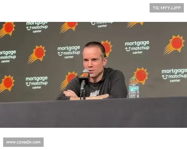 布克与教练密切合作推动球队成长的沟通与策略探索